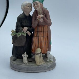 Vintage Lefton figurine “Gossiping Old Ladies” By Geo F.Lefton. #4724